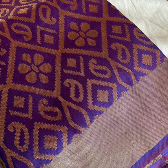 Purple Banarasi silk  Saree with allover  Gold Zari Work + Blouse fabric - Picture 5 of 15